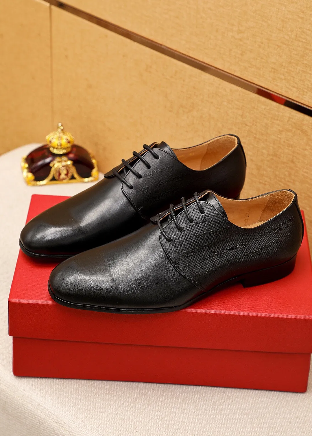 Men's shoes 💰520 💐 Product trademark: Ferragamo "Ferragamo" business leather shoes Regular size: 38-44 (45🉑️customized) Product materials: Selected imported calfskin upper+, imported water-dyed cowhide leather lining. Strong three-dimensional visual effect, combined outsole Color: 2⃣️seed leather materials optional